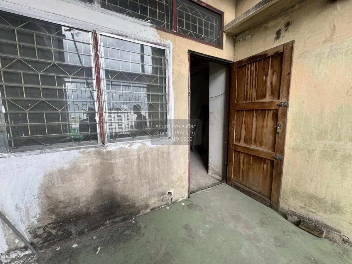 For Sale 4.5 - storey shophouse 11 square wa Thonburi Bangkok. , 