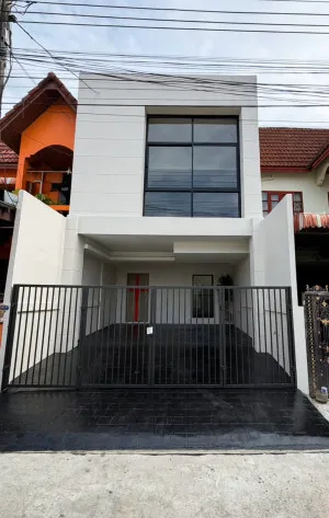 ขายทาวน์โฮม 2 ชั้น ลาดพร้าว 71 (สังคมสงเคราะห์ 14 ) ลาดพร้าว เขต ลาดพร้าว กรุงเทพ CX-168543