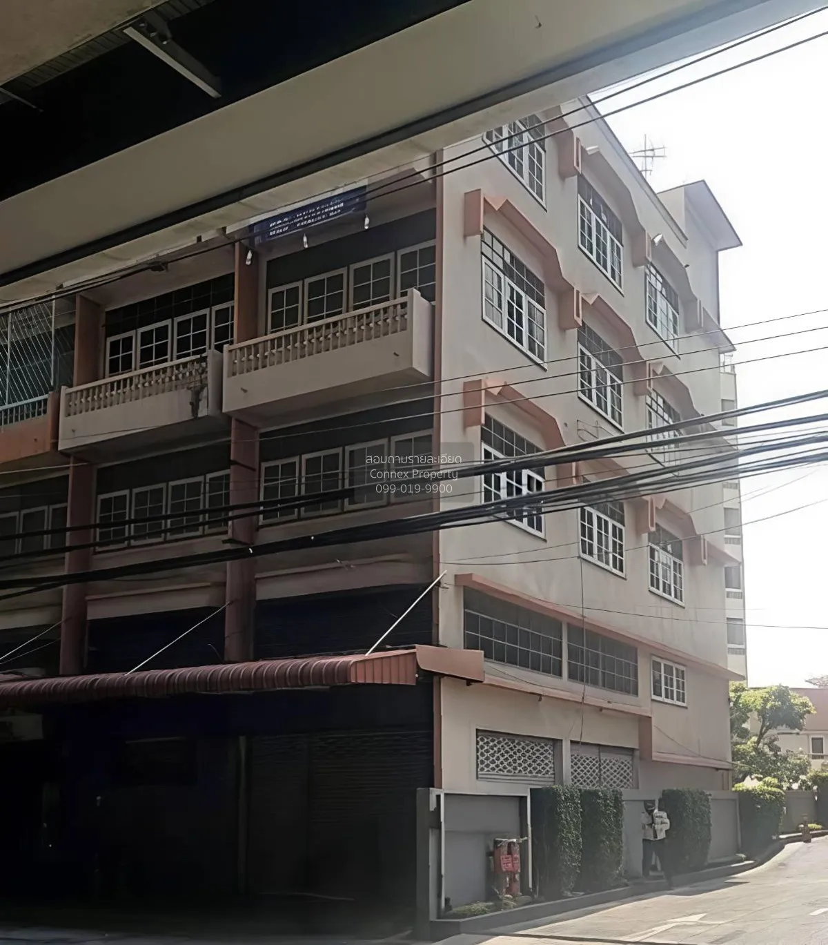 For Sale Commercial building with 2 units, including 194 sq. wah  1
