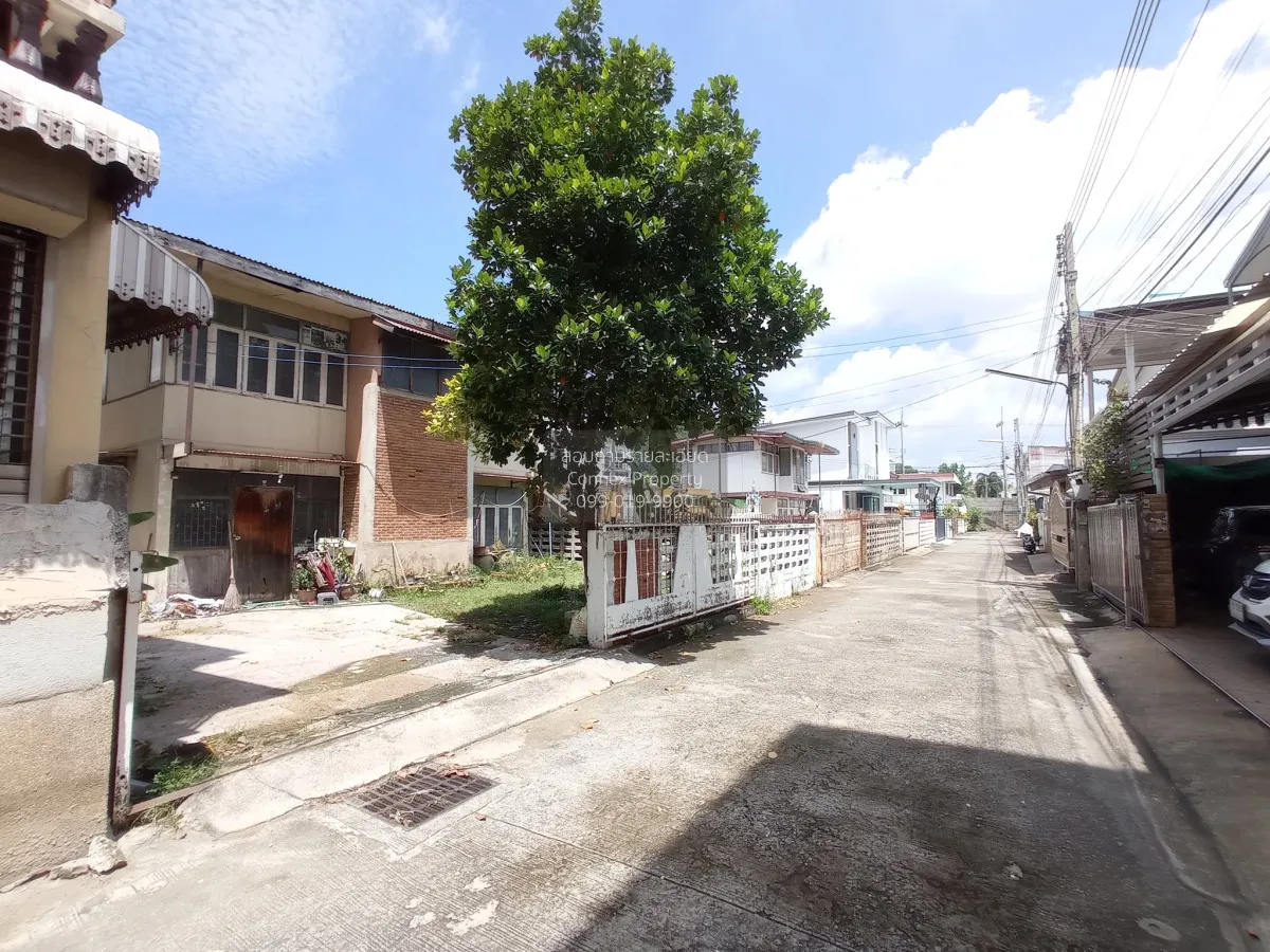 For Sale A prime plot of land in the heart of Nakhon Sawan , Pak  4