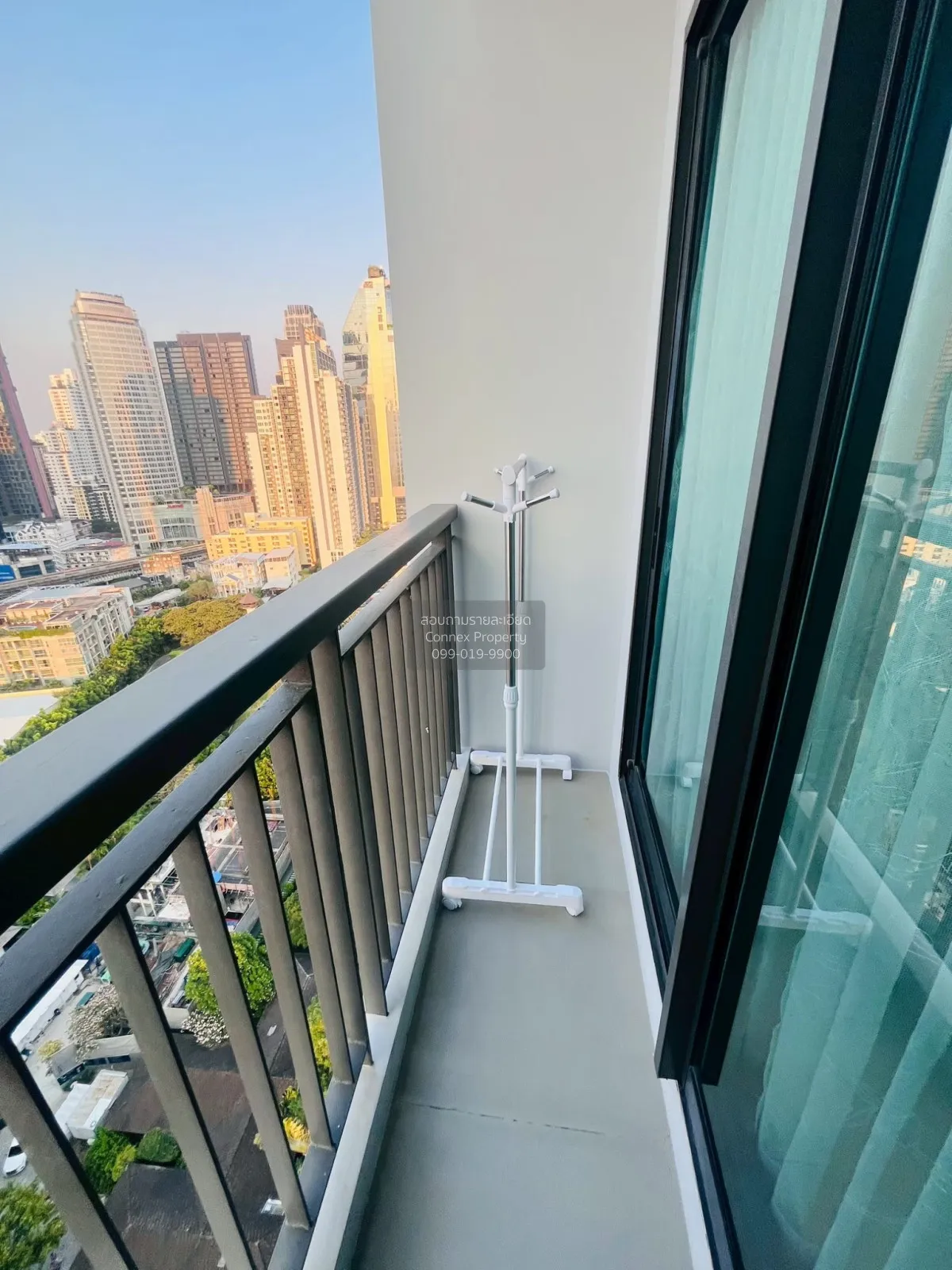 For Rent Condo , Rhythm Sukhumvit 36-38 , corner unit , BTS-Thong