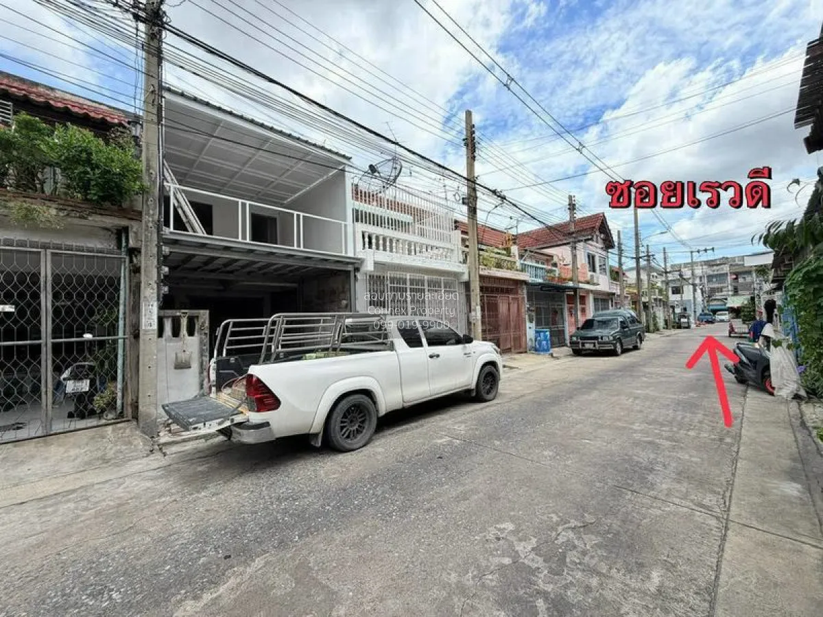 ขายทาวน์เฮาส์  2  ชั้น 18 ตรว. ซอยเรวดี 53  บ้านรีโนเวท  รีโนเวทใ 2