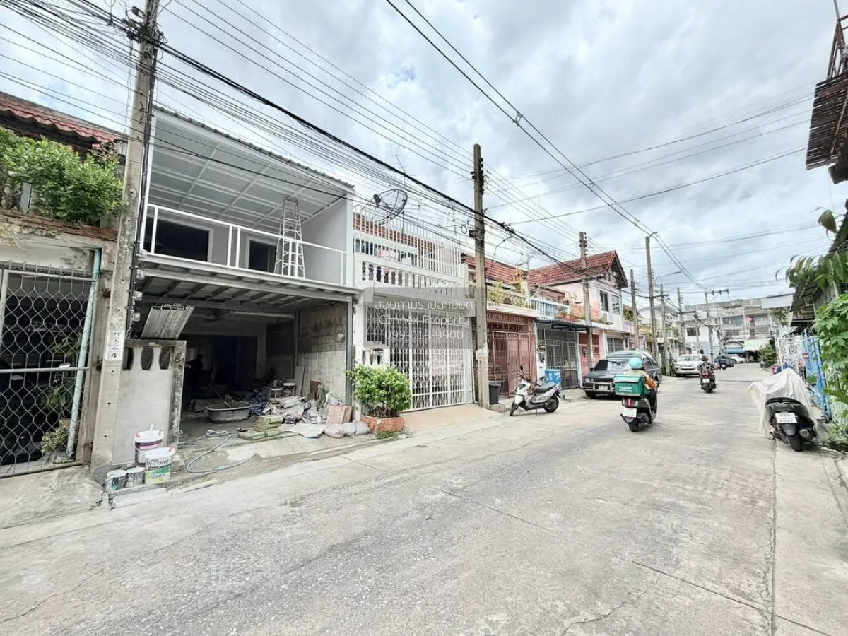 ขายทาวน์เฮาส์  2  ชั้น 18 ตรว. ซอยเรวดี 53  บ้านรีโนเวท  รีโนเวทใ 2