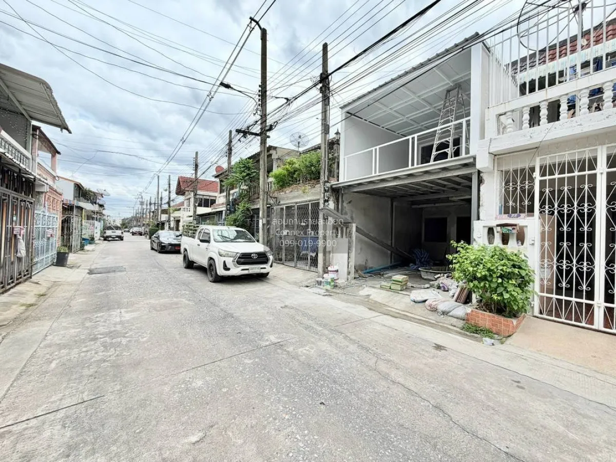 ขายทาวน์เฮาส์  2  ชั้น 18 ตรว. ซอยเรวดี 53  บ้านรีโนเวท  รีโนเวทใ