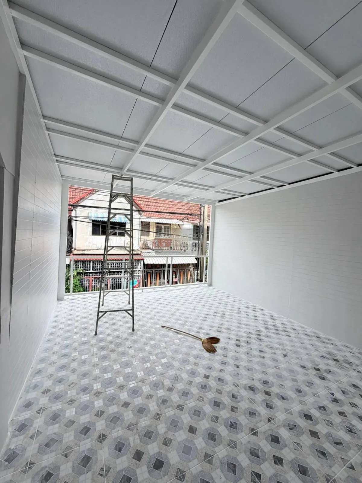 ขายทาวน์เฮาส์  2  ชั้น 18 ตรว. ซอยเรวดี 53  บ้านรีโนเวท  รีโนเวทใ
