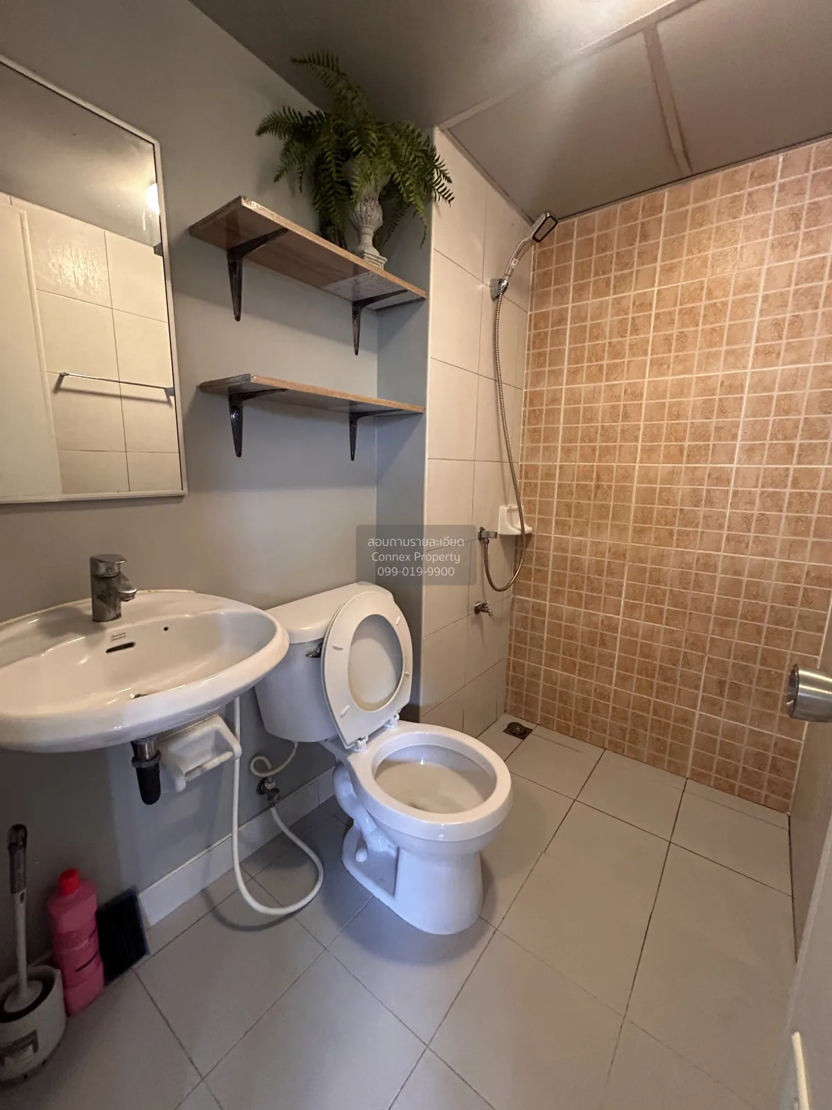 For Rent Condo , Lumpini CondoTown Romklao - Suvarnabhumi , Khlon