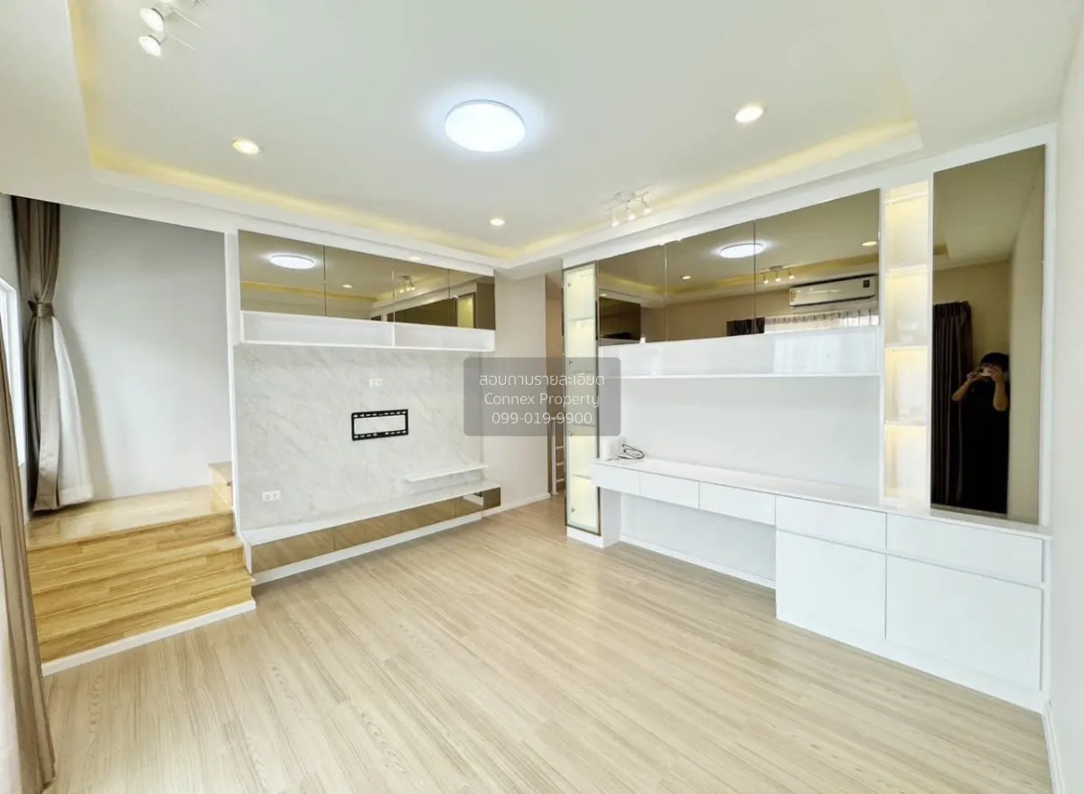 For Sale House , Baan Klang Muang Suanluang , corner unit , wide 