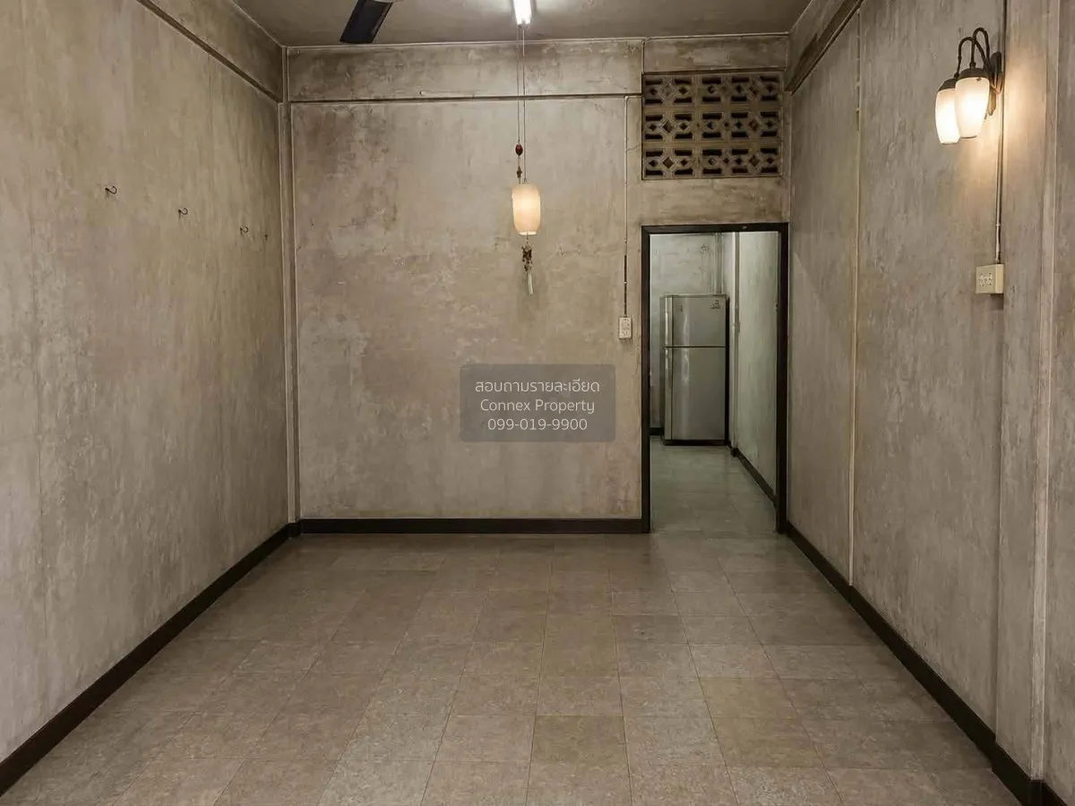 For Sale 3.5-Storey Commercial Building for Sale, Soi Wat Borom N 2
