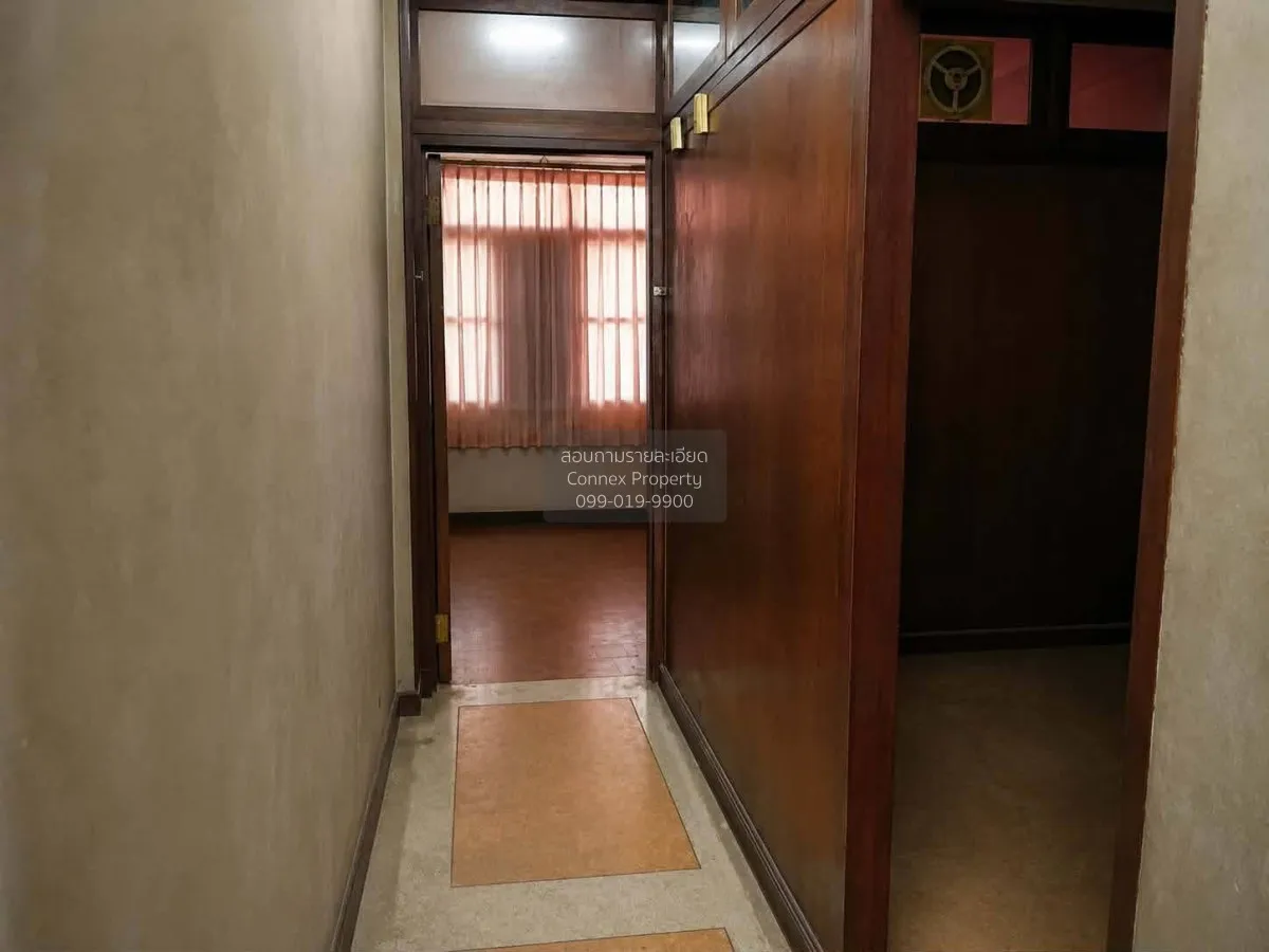 For Sale 3.5-Storey Commercial Building for Sale, Soi Wat Borom N 4