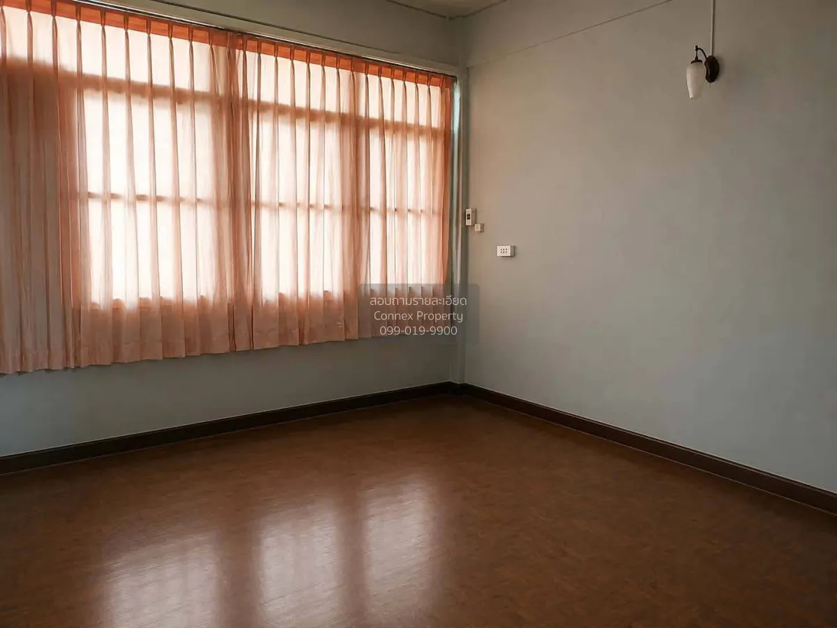 For Sale 3.5-Storey Commercial Building for Sale, Soi Wat Borom N