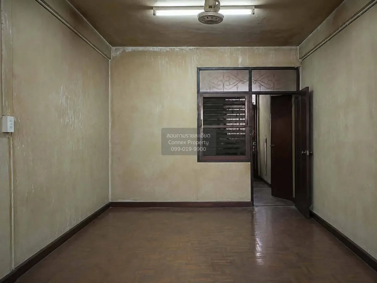 For Sale 3.5-Storey Commercial Building for Sale, Soi Wat Borom N
