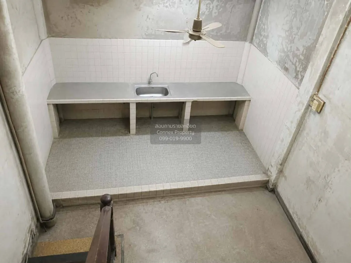 For Sale 3.5-Storey Commercial Building for Sale, Soi Wat Borom N