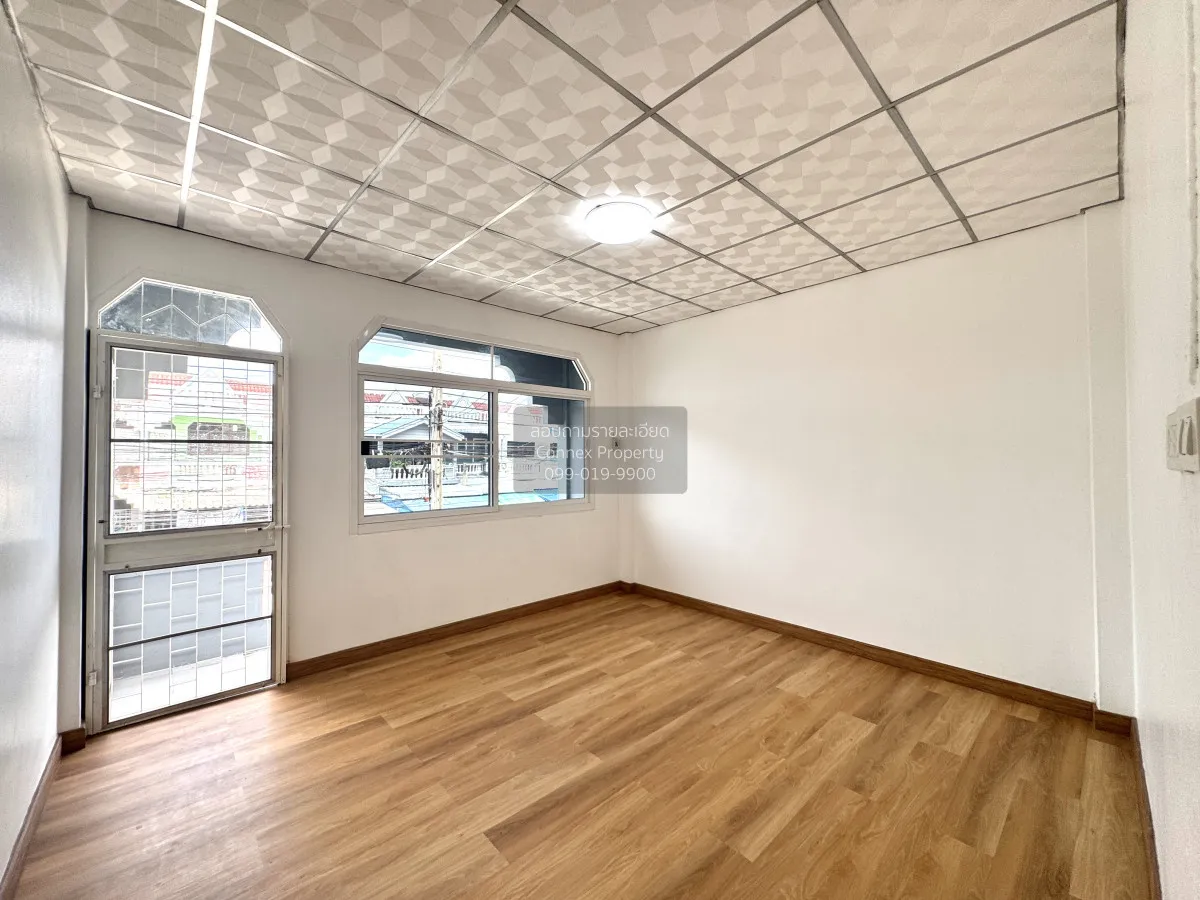 For Sale Townhouse/Townhome  , PS Villa , newly renovated , MRT-L