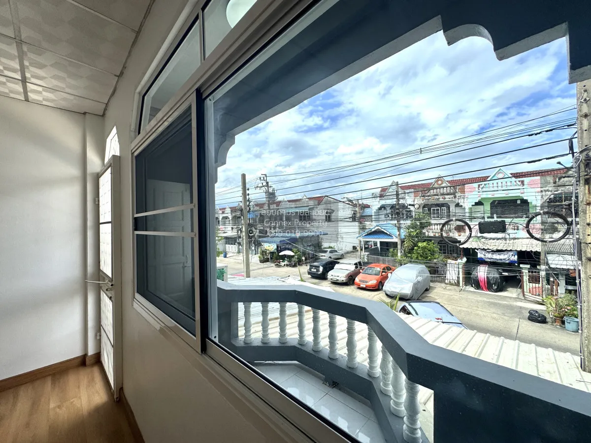 For Sale Townhouse/Townhome  , PS Villa , newly renovated , MRT-L