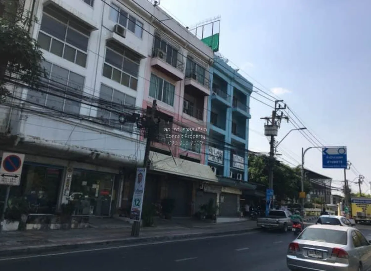 For Sale Two adjoining shophouses ready to move in, Soi Phatthana 1