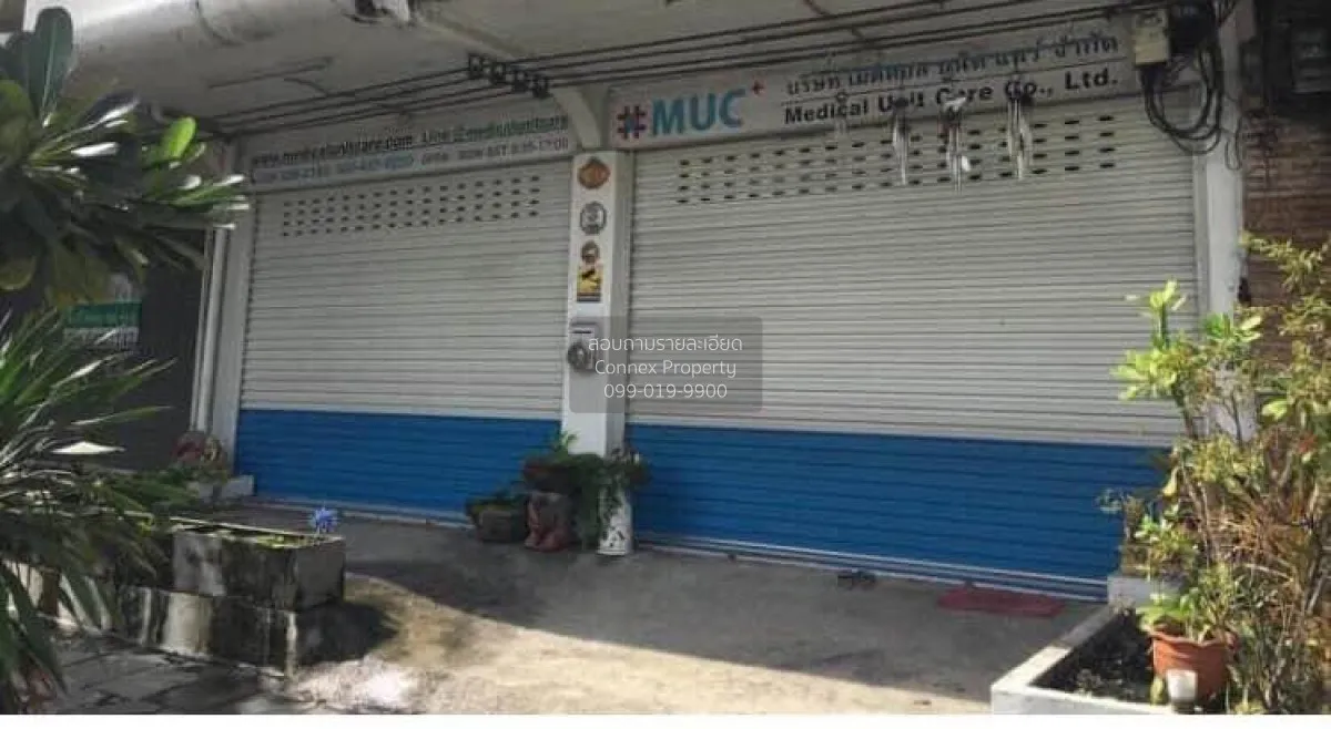 For Sale Two adjoining shophouses ready to move in, Soi Phatthana 2