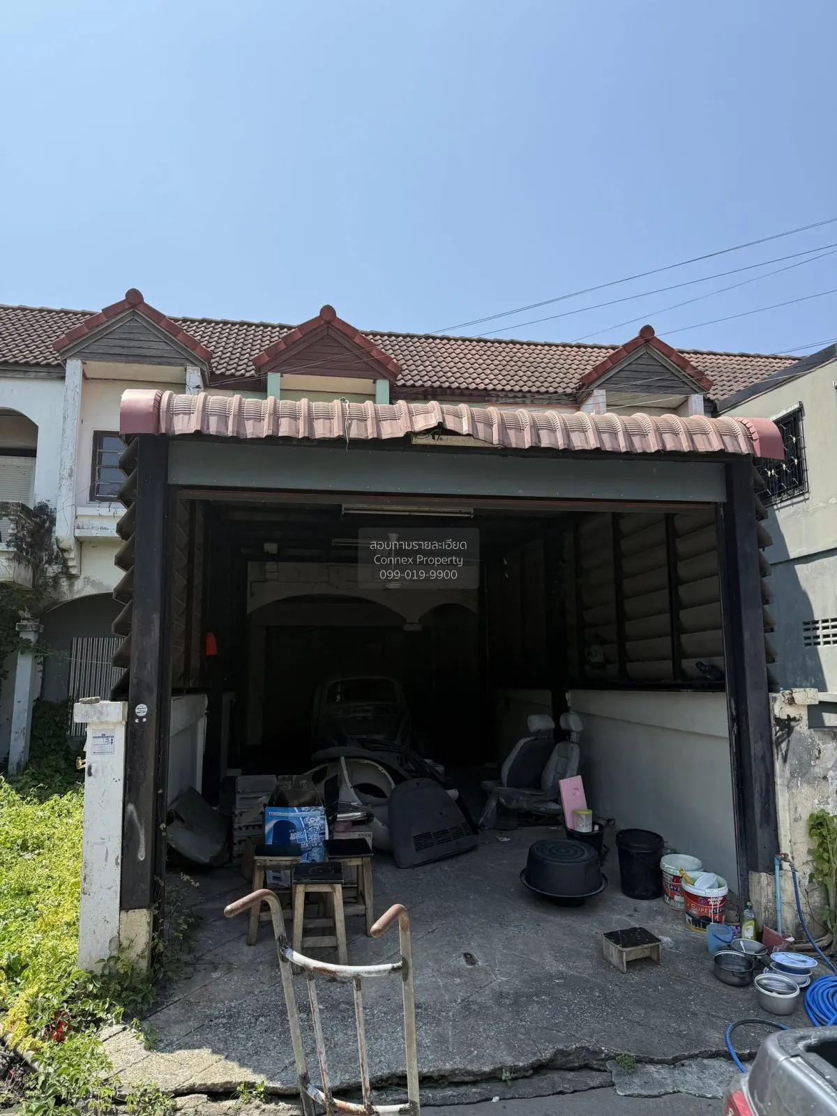 For Sale Townhouse, sold as is. Accessible from Rattanathibet Roa 1