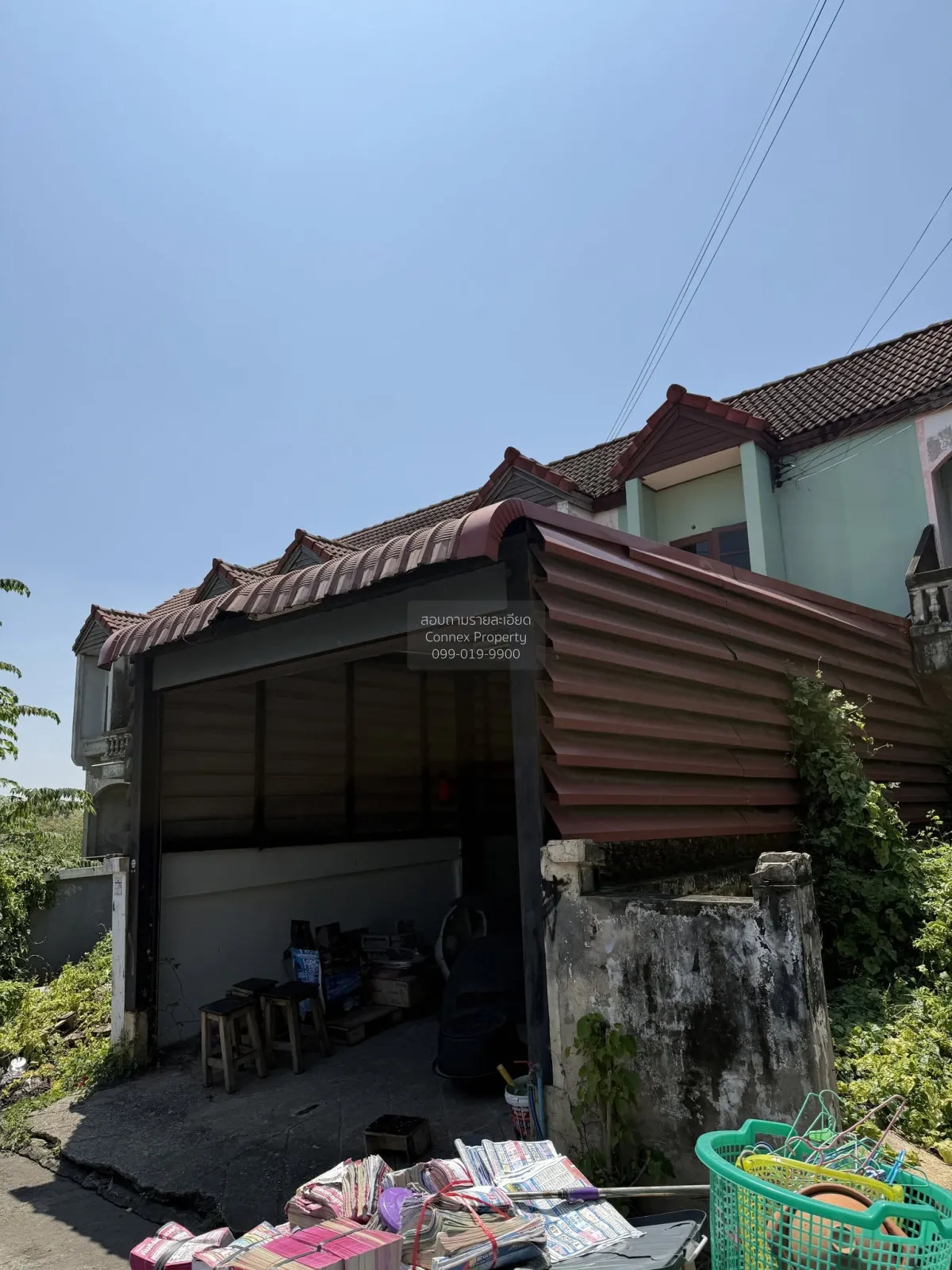 For Sale Townhouse, sold as is. Accessible from Rattanathibet Roa 2