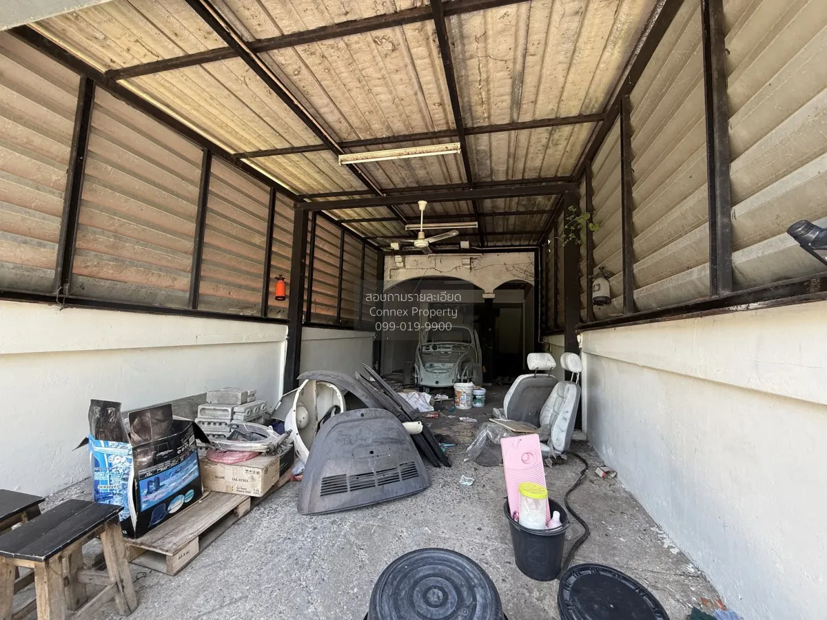 For Sale Townhouse, sold as is. Accessible from Rattanathibet Roa 3