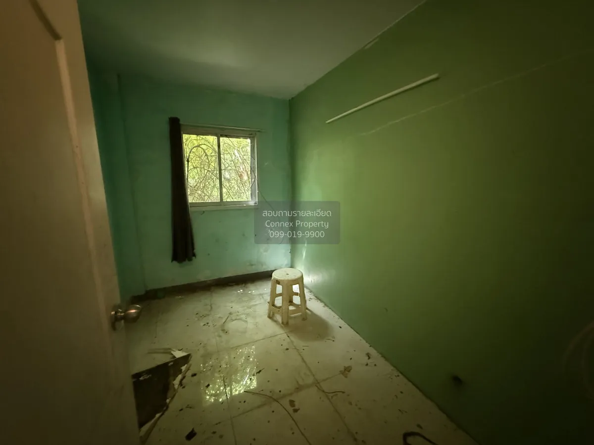 For Sale Townhouse, sold as is. Accessible from Rattanathibet Roa
