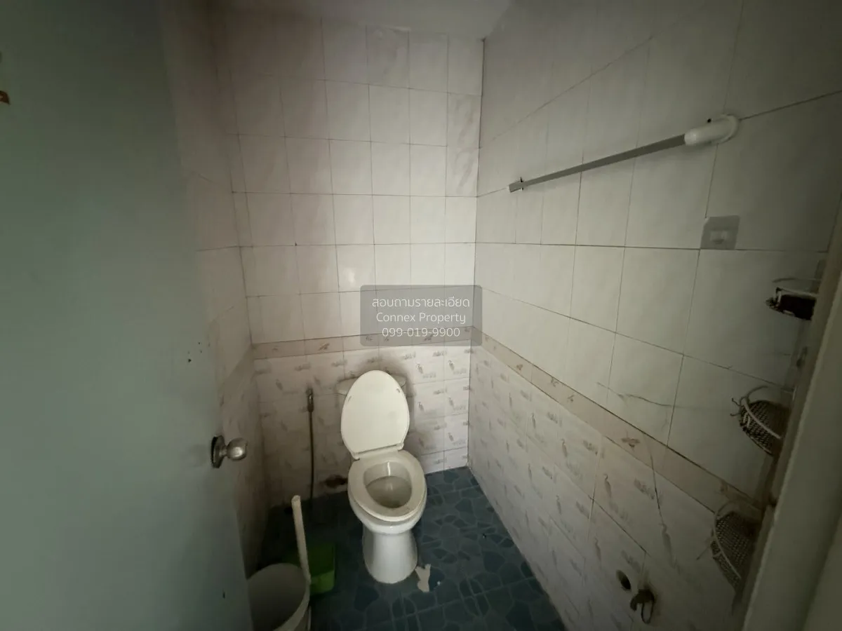 For Sale Townhouse, sold as is. Accessible from Rattanathibet Roa