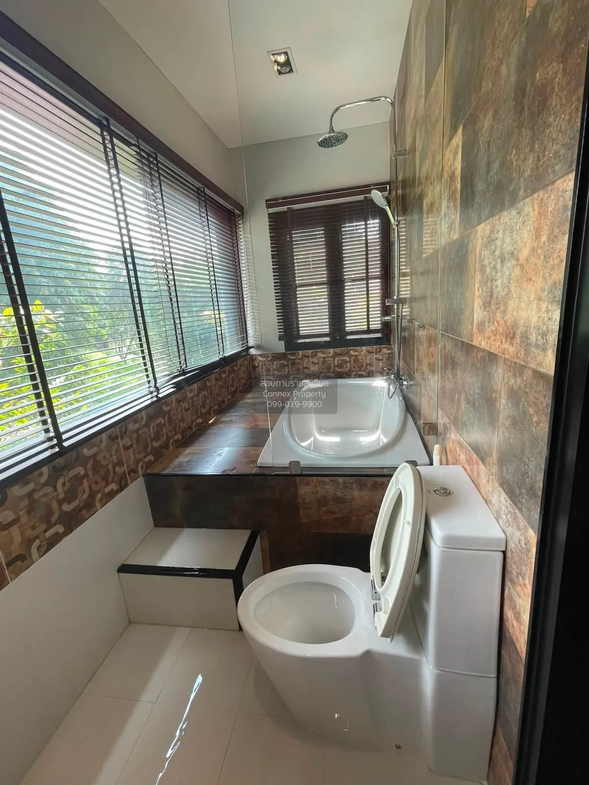 For Sale A house built entirely of red bricks in Na Jomtien. , Na