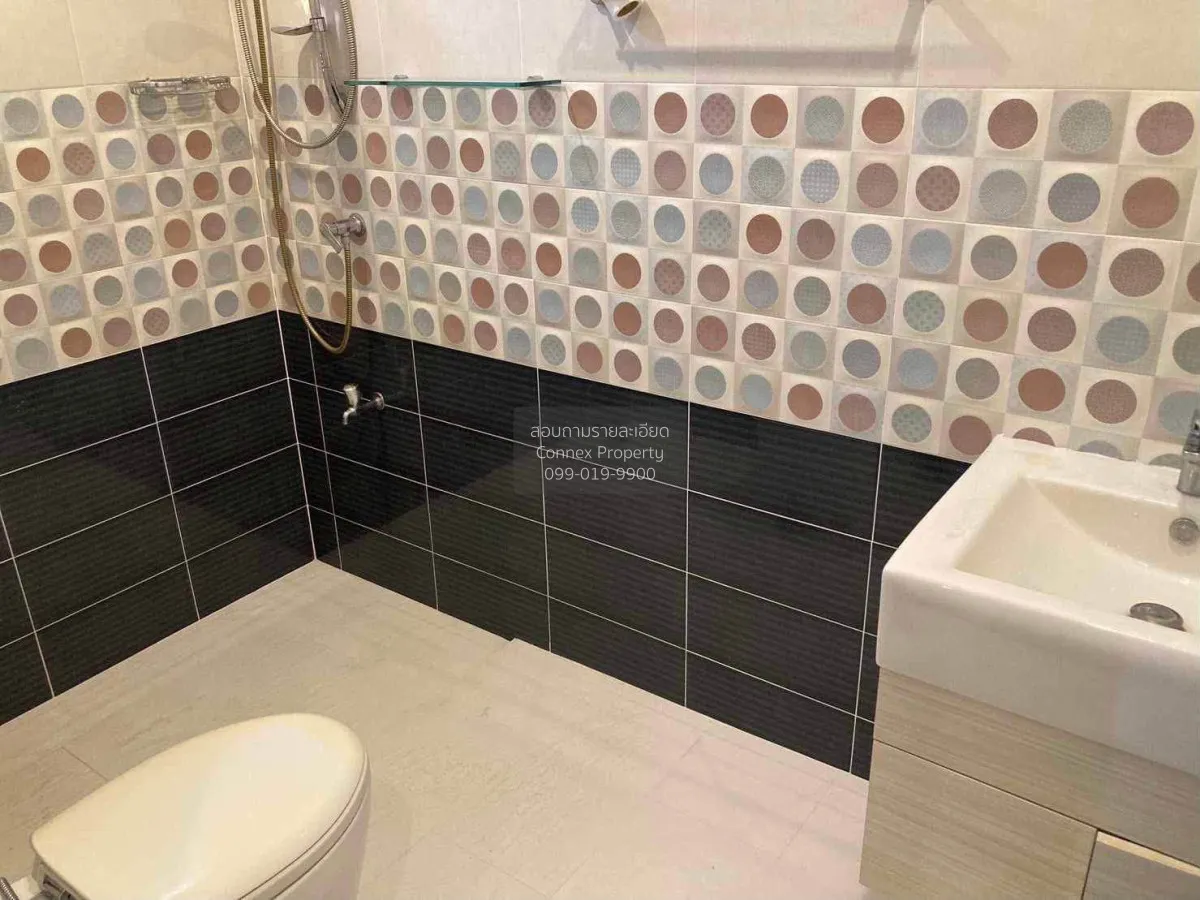 For Sale A house built entirely of red bricks in Na Jomtien. , Na