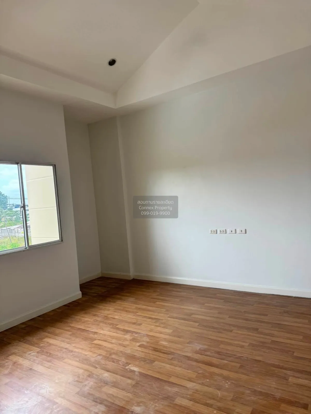 For Rent [For Rent] 3.5-Story Townhome in a Prime Location, Along 4
