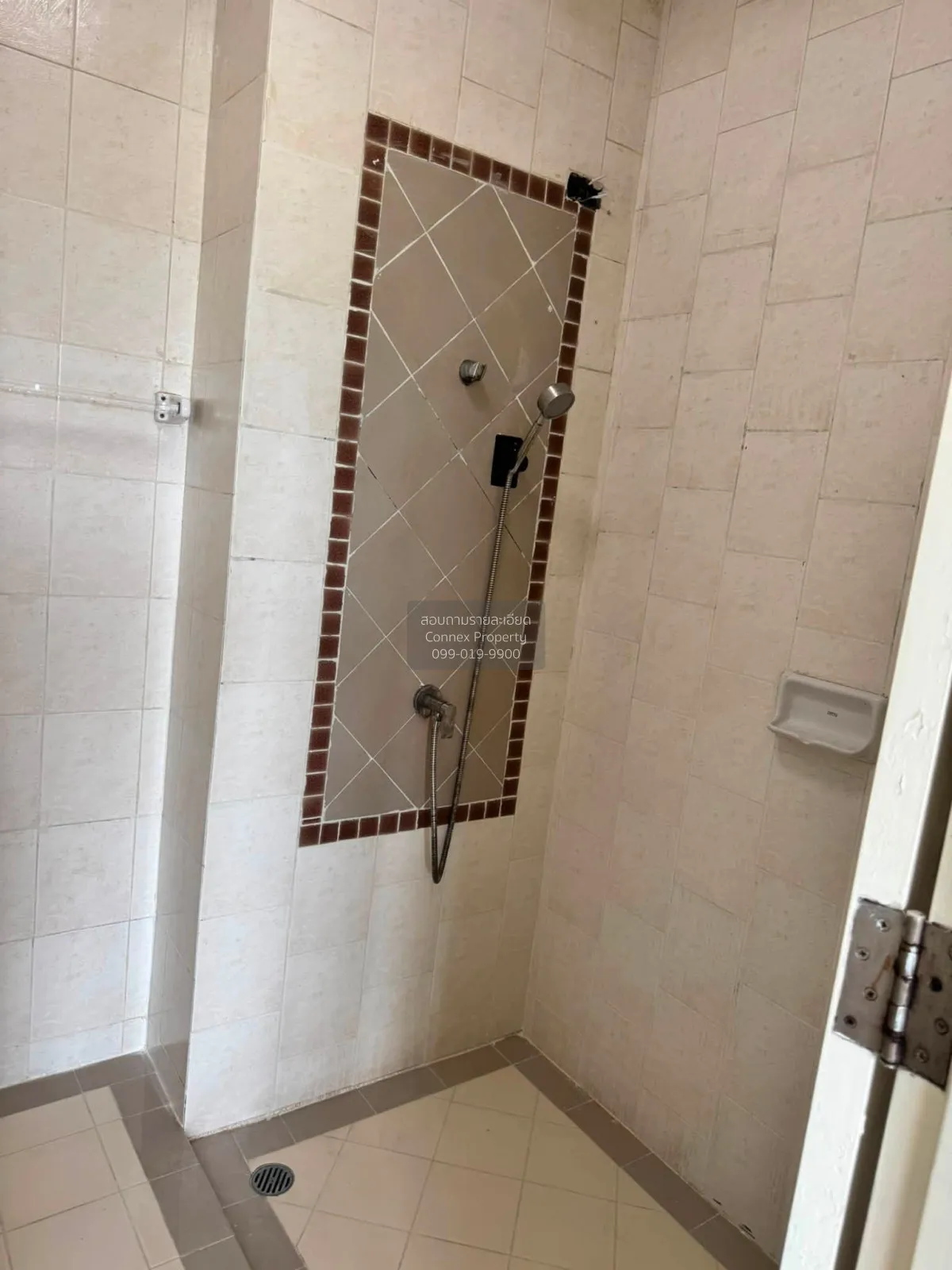 For Rent [For Rent] 3.5-Story Townhome in a Prime Location, Along