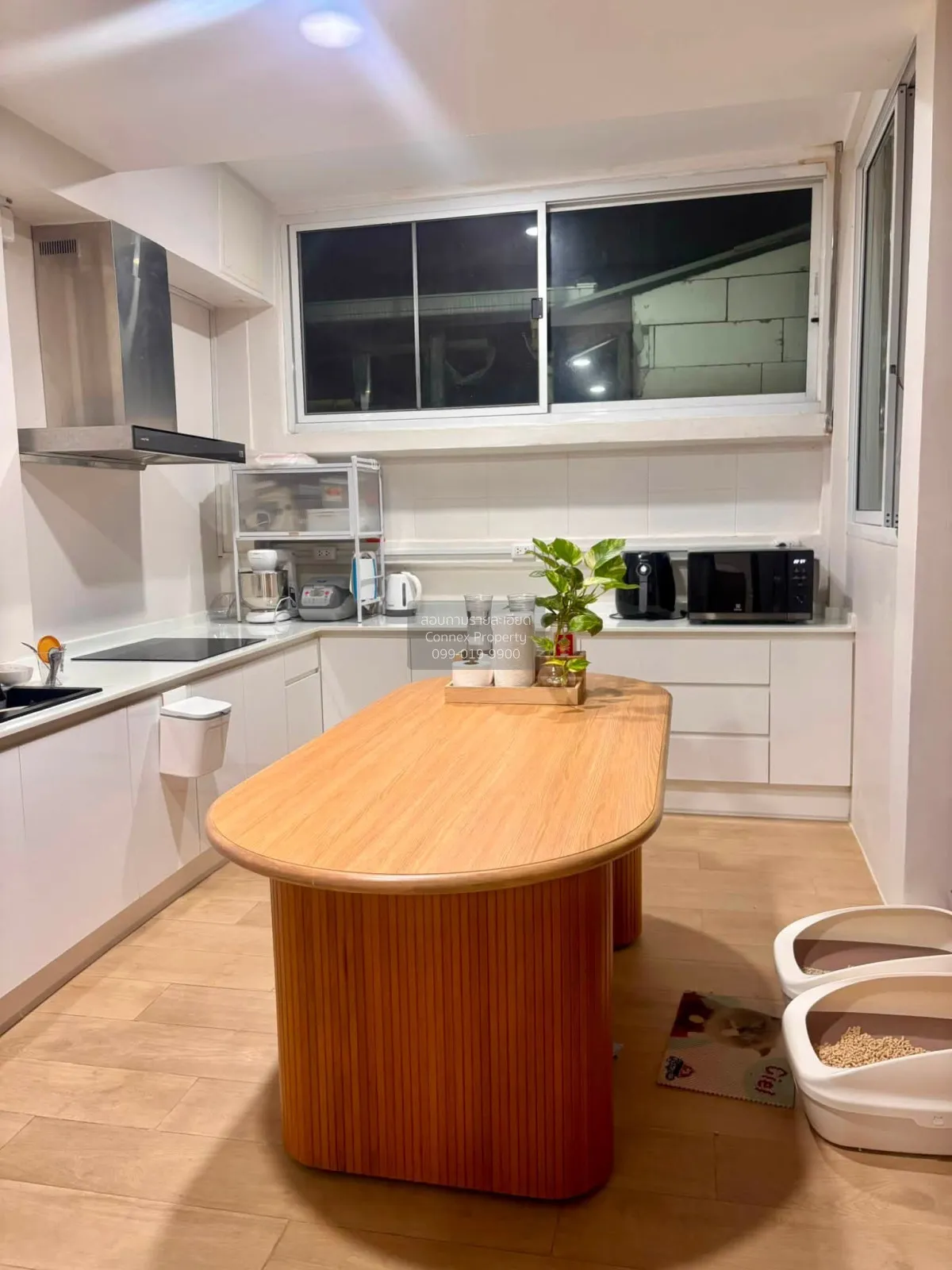 For Rent Townhouse/Townhome  , Yoo Charoen 29 , Sam Saen Nok , Hu