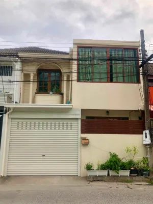 For Rent Townhouse/Townhome  , Yoo Charoen 29 , Sam Saen Nok , Huai Khwang , Bangkok , CX-170226