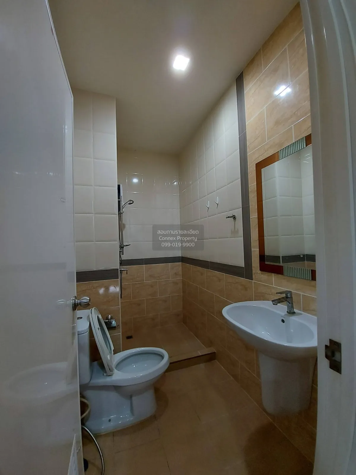 For Rent Townhouse/Townhome  , Golden Town 2  Onnut - Pattanakarn