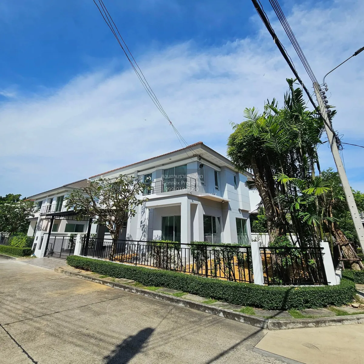 For Rent House , Life Bangkok Boulevard Ramindra 105 , corner uni 1