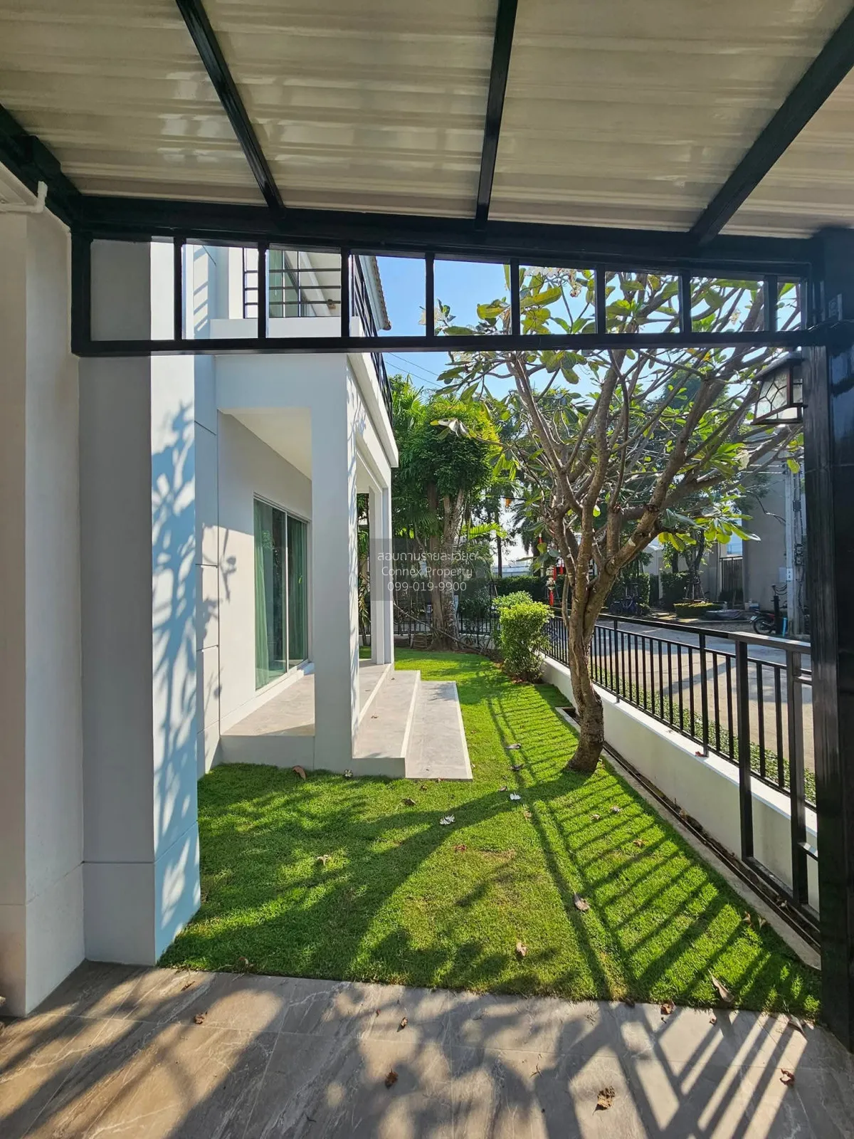 For Rent House , Life Bangkok Boulevard Ramindra 105 , corner uni 2
