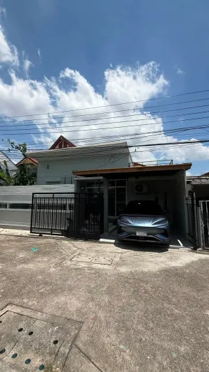 ขายบ้าน  ทิวสน ลาดพร้าว 87 คลองเจ้าคุณสิงห์ เขต วังทองหลาง กรุงเทพ CX-170627