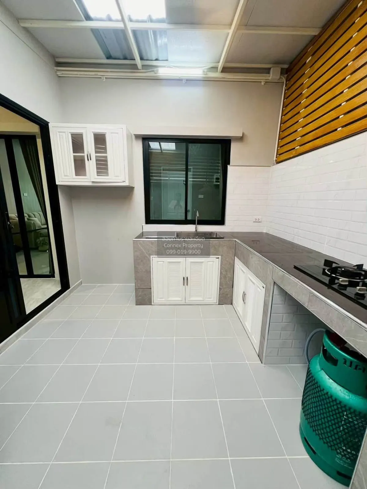 For Rent Big townhome at The Atrium, Plusin 20, Soi 5 , Khlong Th