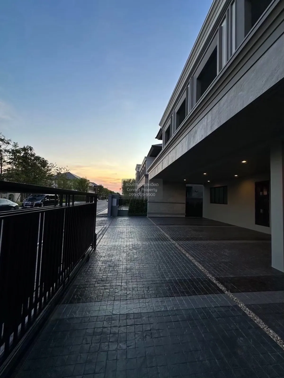 For Sale House , Grand Bangkok Boulevard Krungthepkreetha , Khlon 2