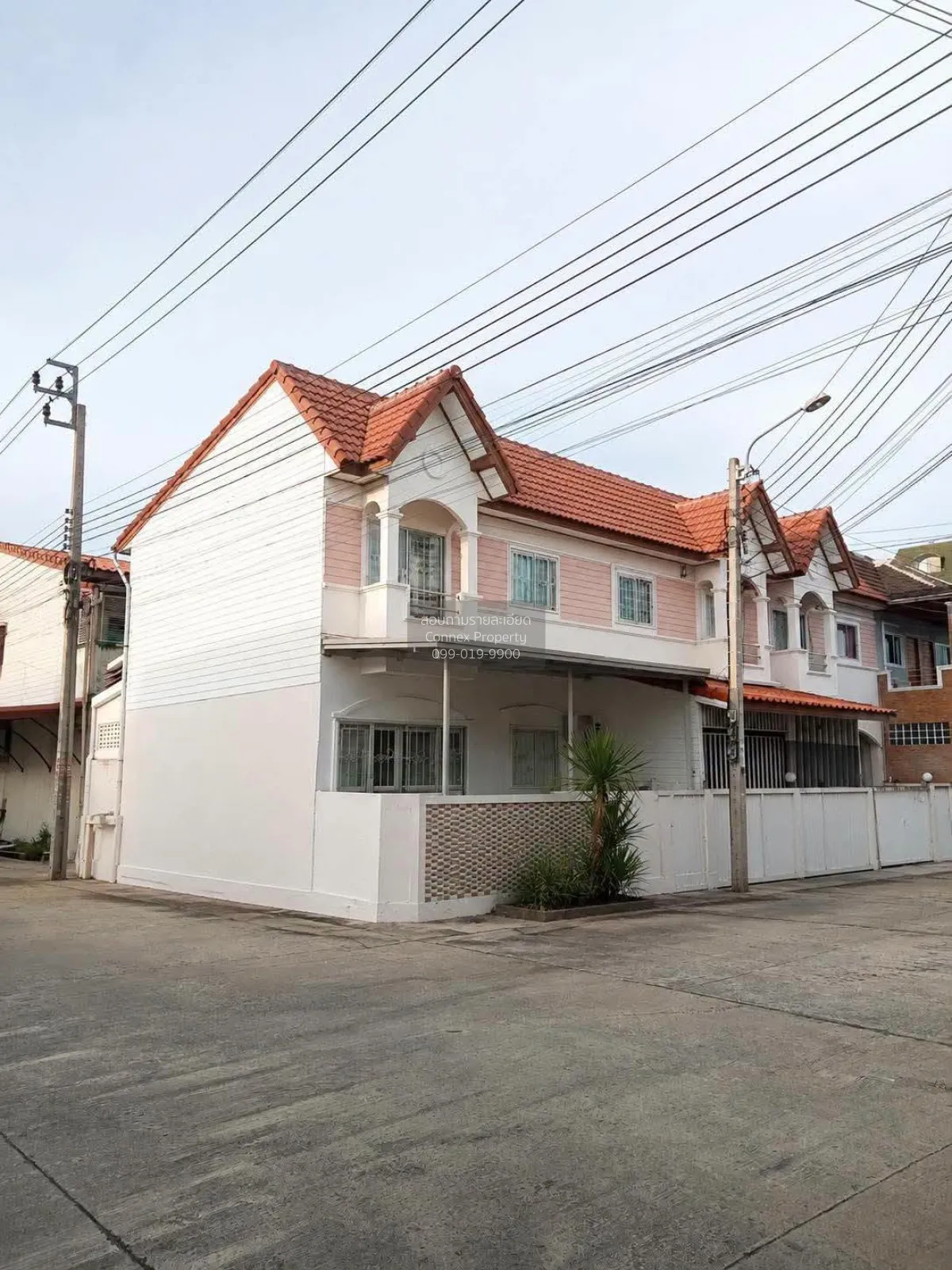 For Rent Townhouse/Townhome  , Arun Thong 5 , corner unit , Nong  1