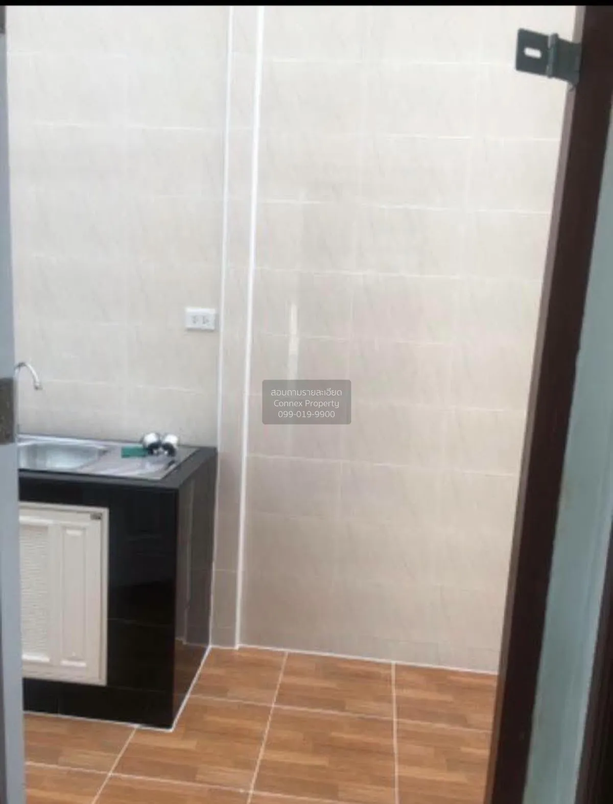For Rent Townhouse/Townhome  , Arun Thong 5 , corner unit , Nong 