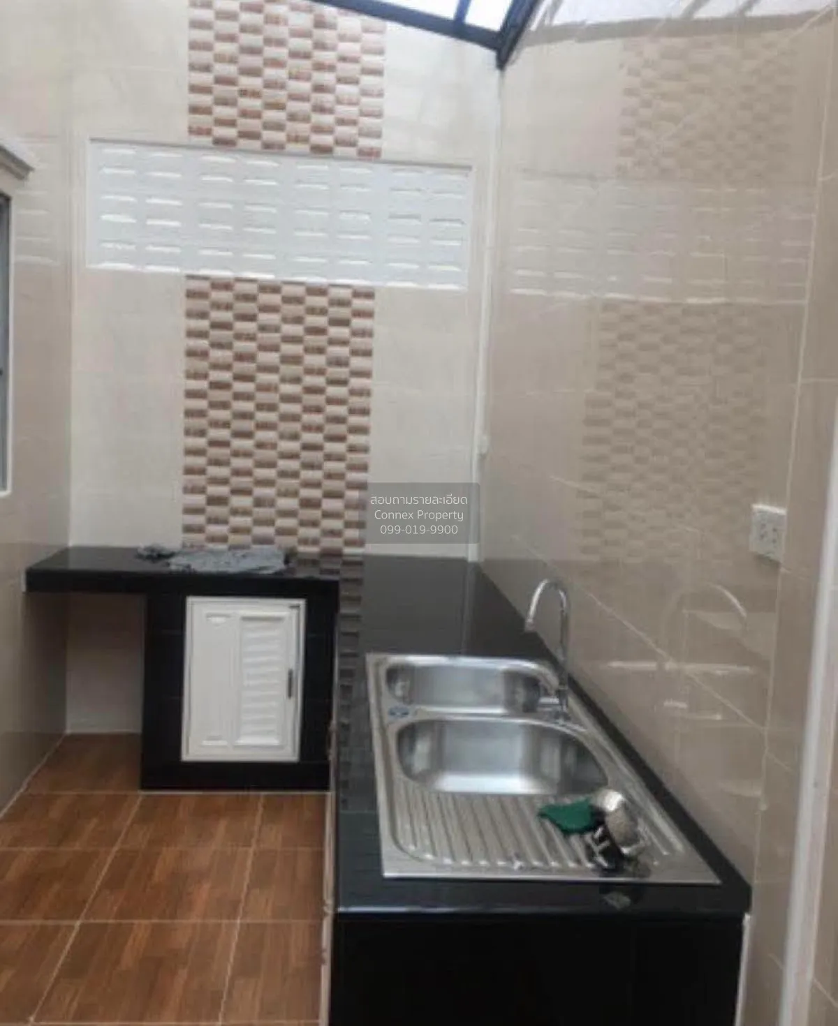 For Rent Townhouse/Townhome  , Arun Thong 5 , corner unit , Nong 