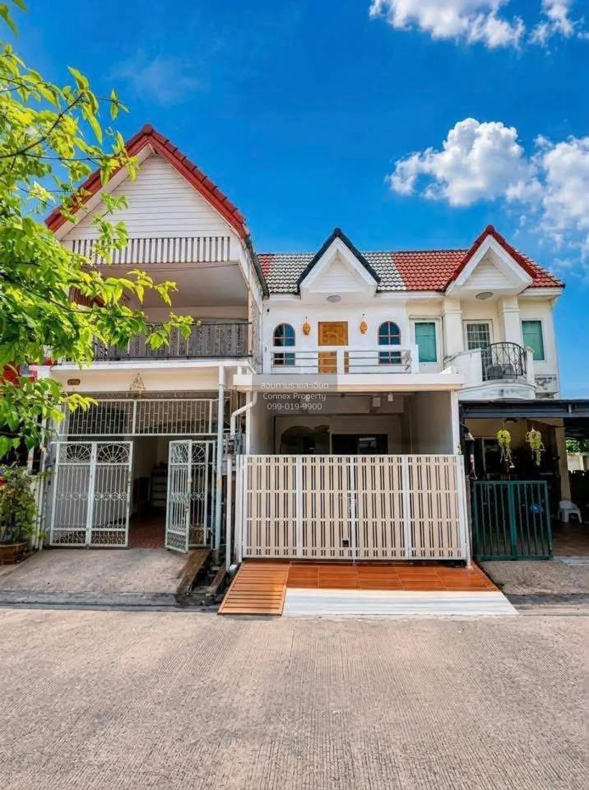 For Sale Townhouse/Townhome  , Pongsirichai 2 , newly renovated , 1