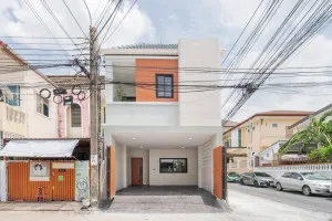 ขายทาวน์เฮ้าส์/ทาวน์โฮม  รุ่งเจริญ โชคชัย 4 รีโนเวทใหม่ สะพานสอง เขต วังทองหลาง กรุงเทพ CX-171477