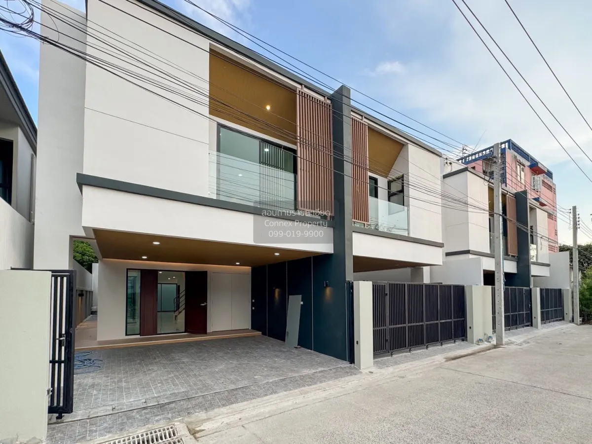ขายทาวน์โฮม 2 ชั้น เฉลิมพระเกียรติ ร.9 ซ. 2 แยก 5 หนองบอน เขต ประ 1