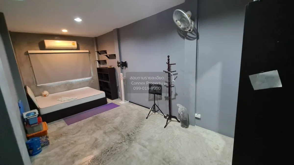 For Sale Townhouse/Townhome  , Baan Sasiwan Pinklao , corner unit