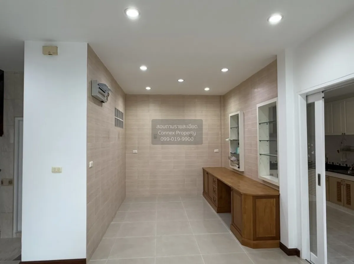 For Sale Townhouse/Townhome  , Ratirom Ville , corner unit , newl