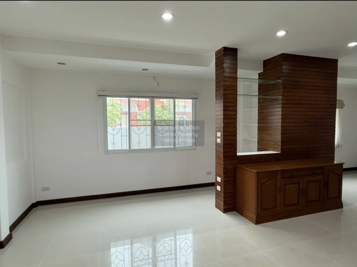 For Sale Townhouse/Townhome  , Ratirom Ville , corner unit , newl