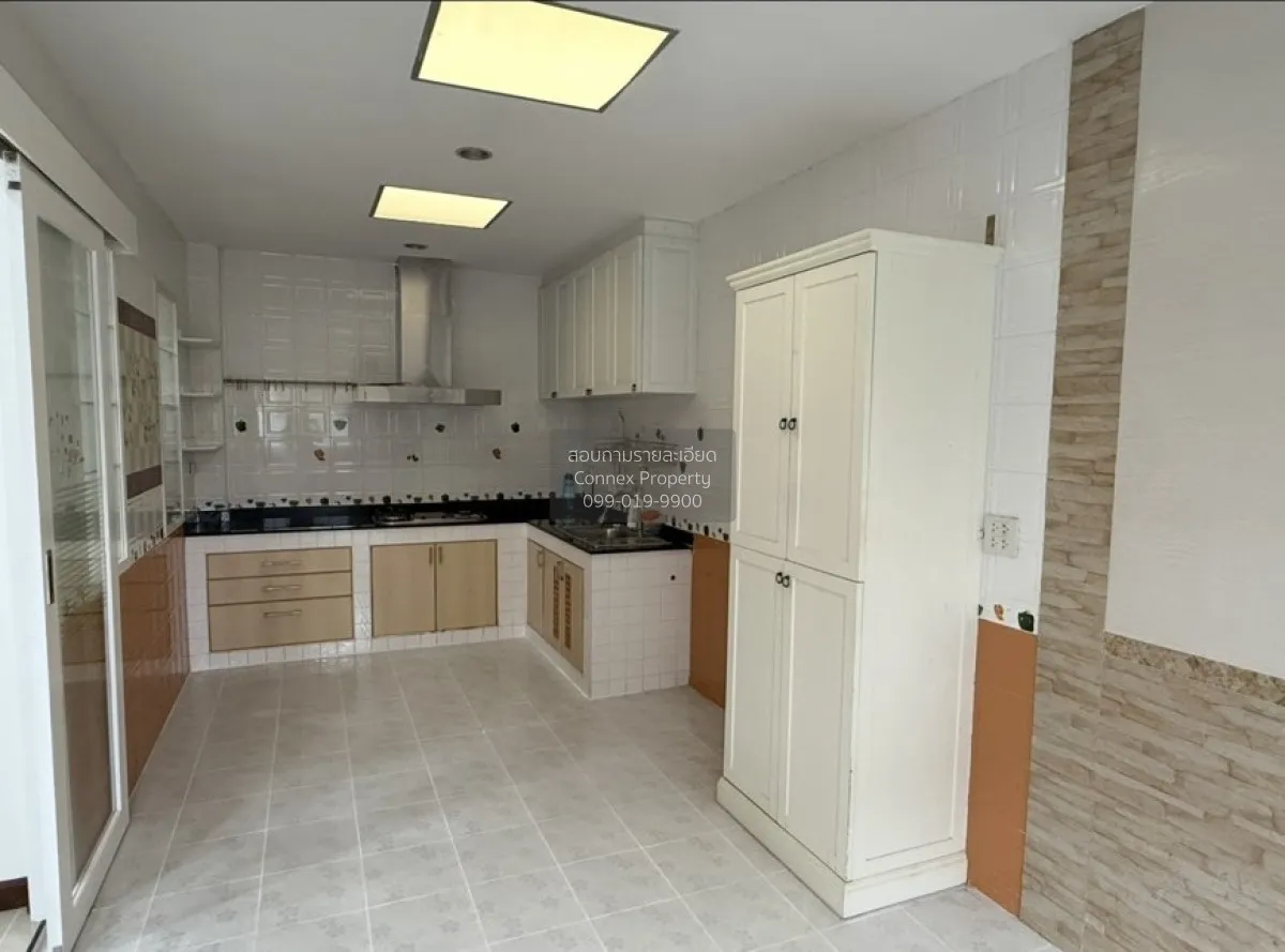 For Sale Townhouse/Townhome  , Ratirom Ville , corner unit , newl