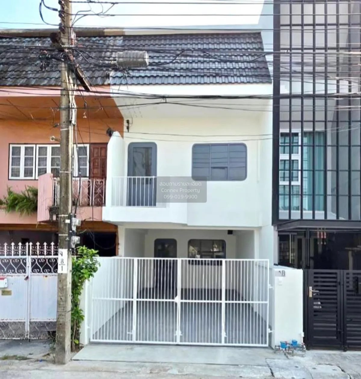 For Rent 2-story townhouse on the main road, Chokchai 4 Soi 55 ,  1