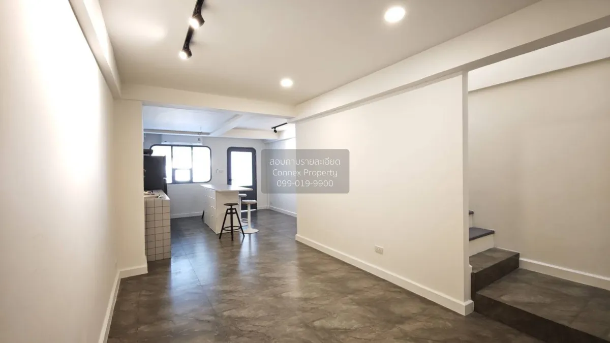 For Rent 2-story townhouse on the main road, Chokchai 4 Soi 55 , 