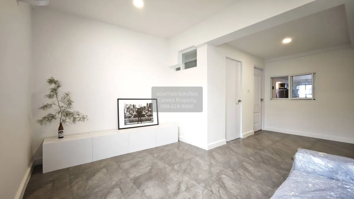For Rent 2-story townhouse on the main road, Chokchai 4 Soi 55 , 